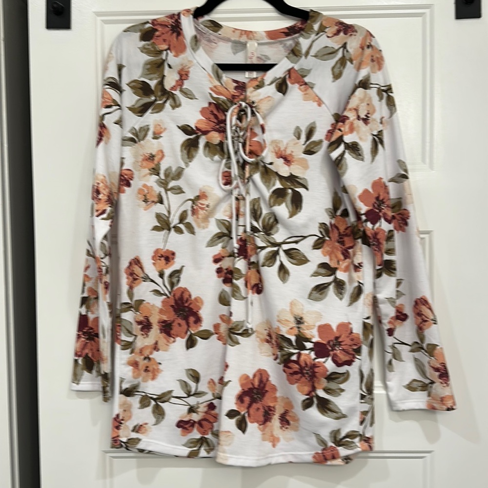 NWOT Women’s Floral Top